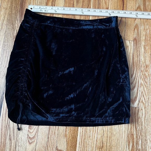 Free People Dresses & Skirts - Free People Vivienne Velvet Mini Skirt